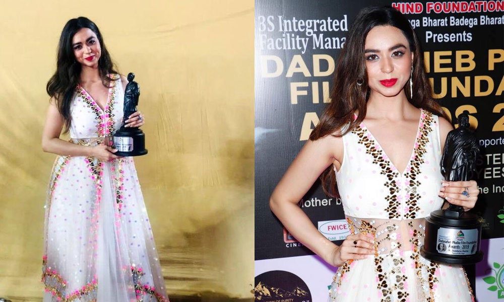 Wiki, Bio, Age, Height, Family, Boyfriend, Bigg Boss, Husband, Movies, Ranchi Diaries, Doctor 17 Soundarya Sharma Bags Dadasaheb Phalke Award As Face Of The Year