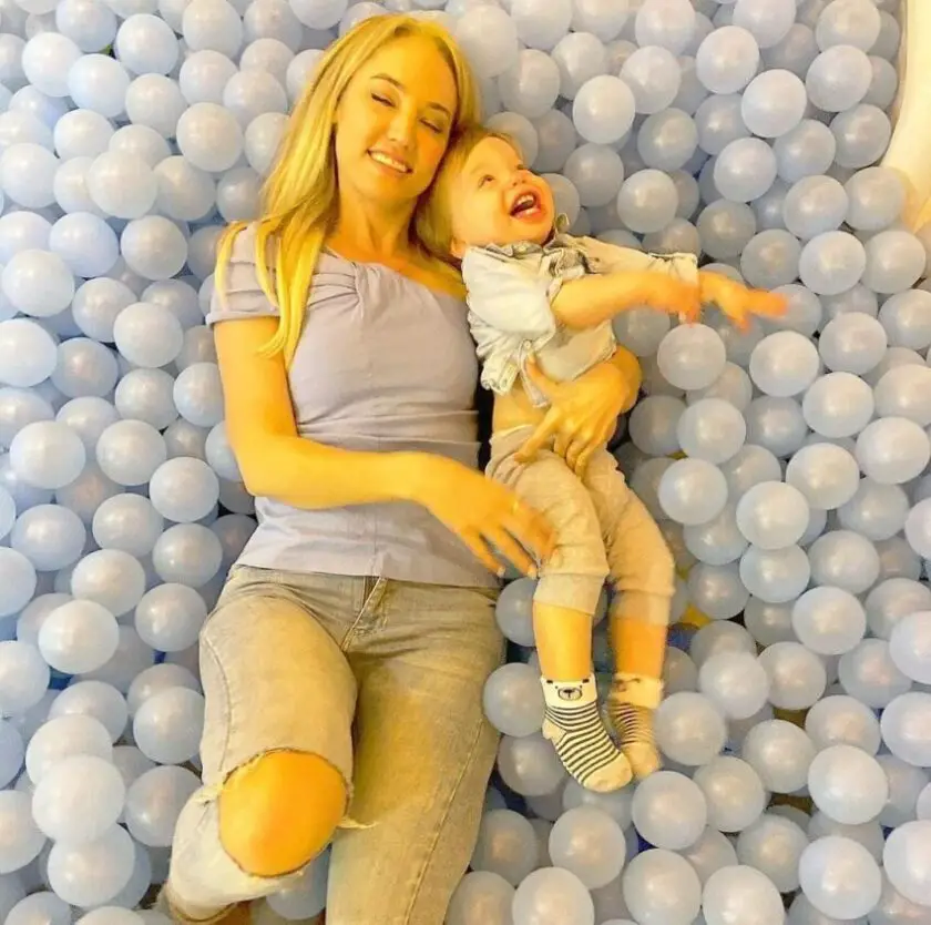 Caroline Marcus Wiki, Bio, Age, Family, Career, Husband, Net Worth