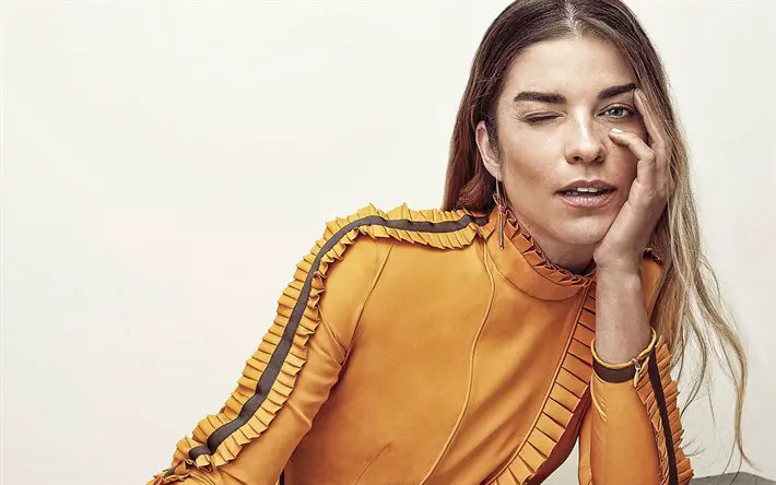 Annie Murphy: Wiki, Bio, Age, Family, Career, Husband, Net Worth