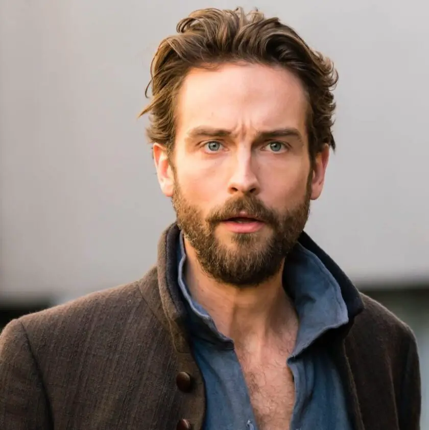 Tom Mison: Wiki, Bio, Age, Height, Illness, Family, Girlfriend, Net Worth