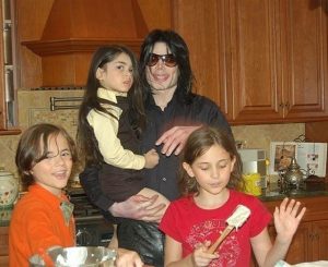 An Image of Bigi Jackson, Michael Jackson and his family