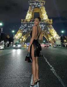 Jess Hunt in Paris