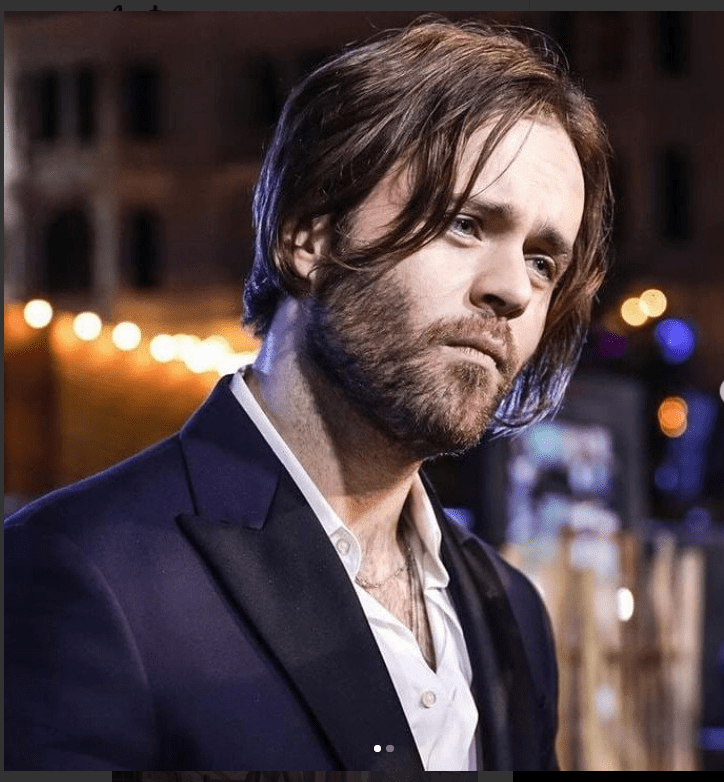 Joey Batey: Wiki, Bio, Age, Height, Net Worth, Wife, Band, Girlfriends