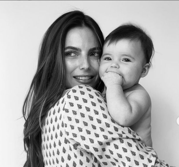 Kelly Piquet with her daughter