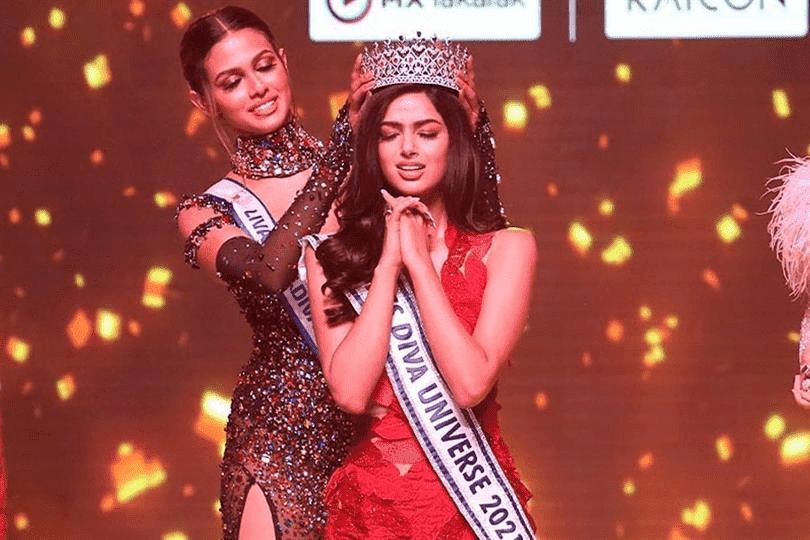 Harnaaz Sandhu getting the title of miss universe