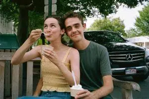 Maude Apatow with her boyfriend