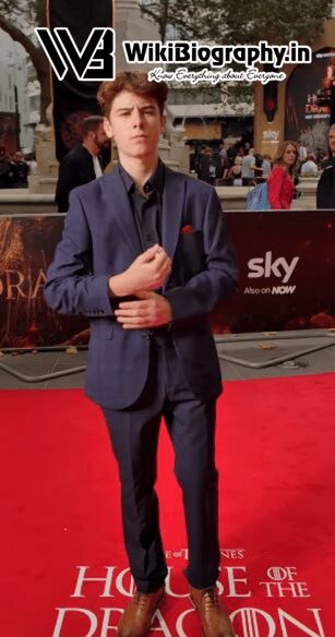 Elliot Grihault: Wiki, Bio, Age, Height, Movies, Parents, Girlfriend