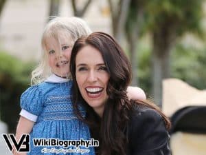 Jacinda Ardern with her daughter