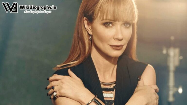 Lauren Holly