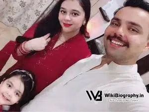 Khurram Manzoor with wife and daughter