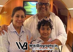 Satish Kaushik with his wife, Shashi and daughter, Vanshika