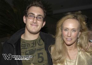 Patricia Ann Davis with her son Nick Raynes