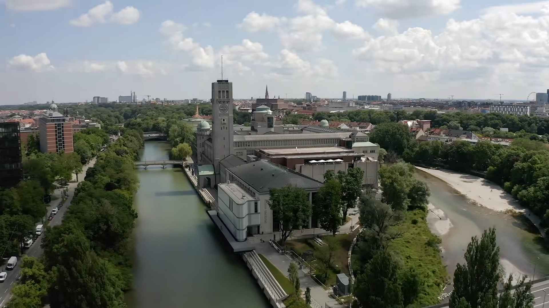 Aerial view of the Deutsches Museum on Museum Island, surrounded by the Isar River and greenery in Munich.